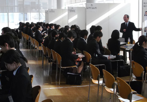 長崎県立大学合同企業就職説明会の写真