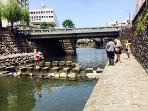 長崎観光の様子（中島川）