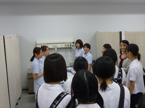 長崎県立西陵高校2年生がシーボルト校を訪問しました